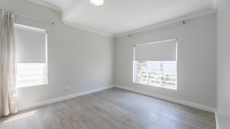 To Let 4 Bedroom Property for Rent in Bloubergstrand Western Cape